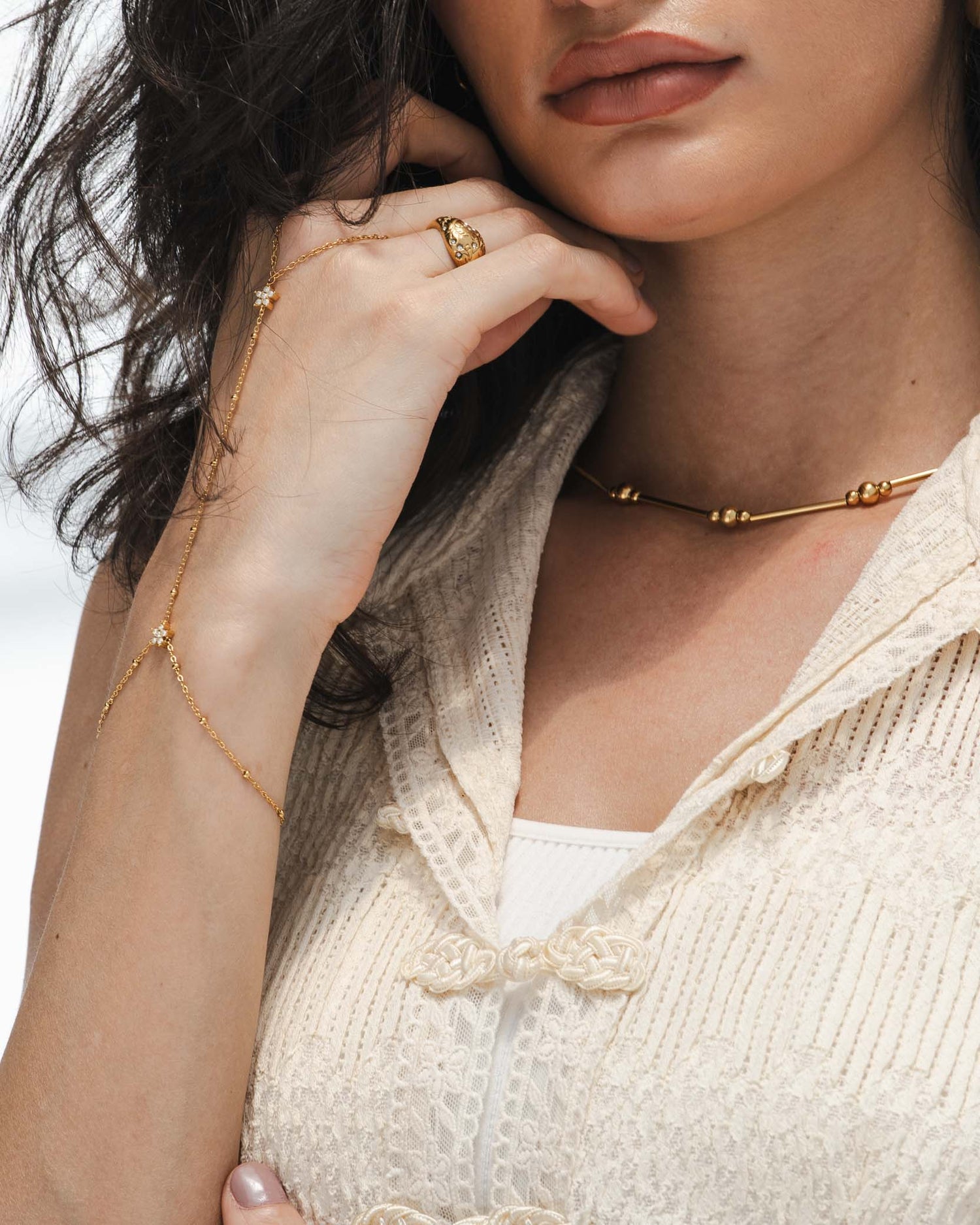 Trickle hand chain bracelet