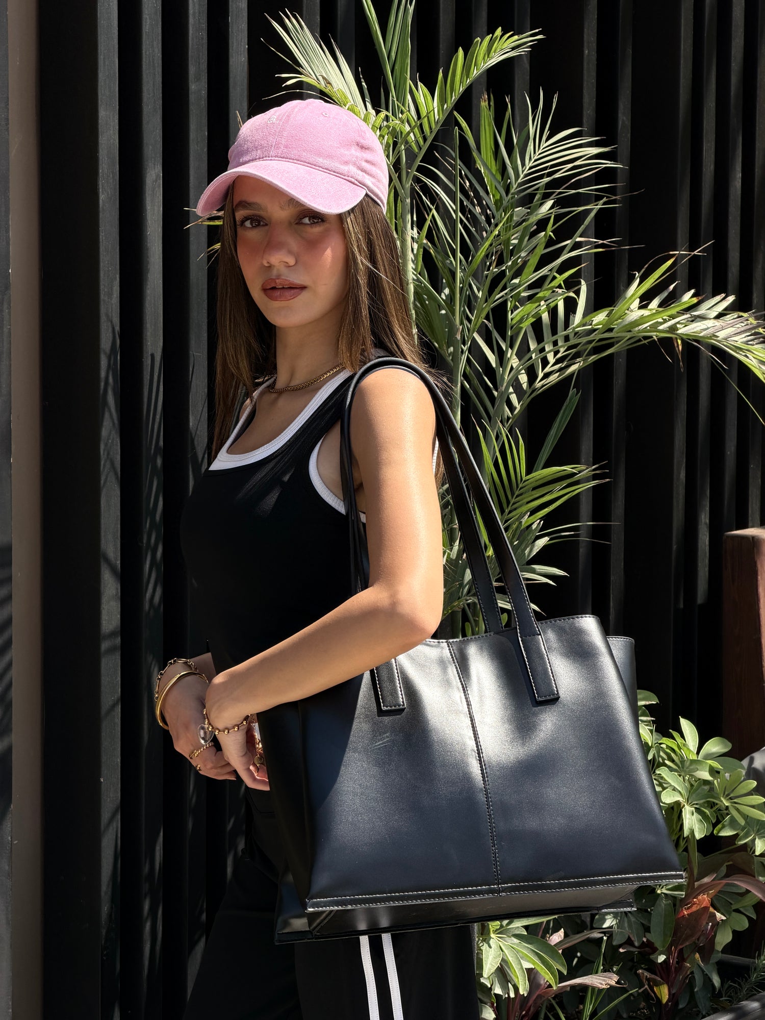 Merci Tote Black (medium)